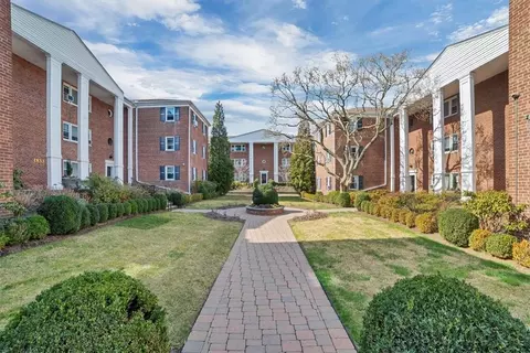 1825 Palmer Ave #3D, Larchmont, NY 10538