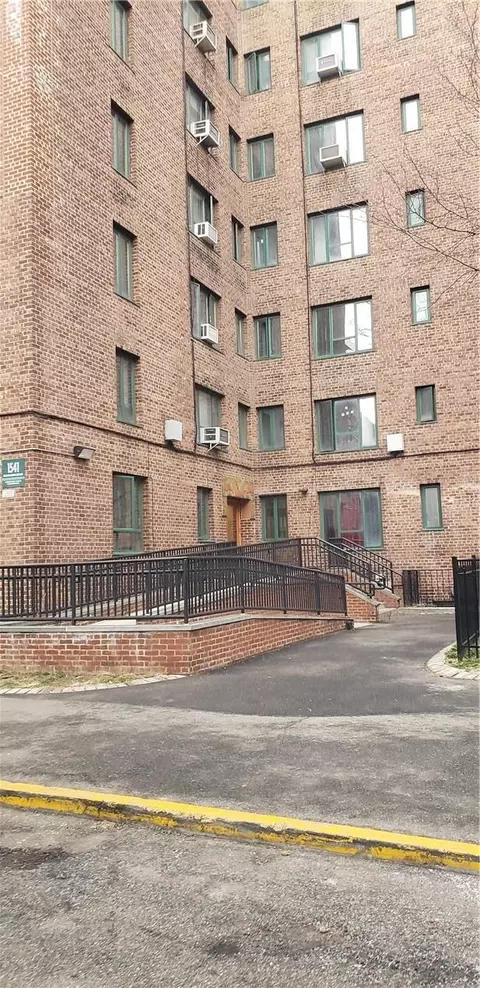 1541 Metropolitan Ave #A, New York, NY 10462