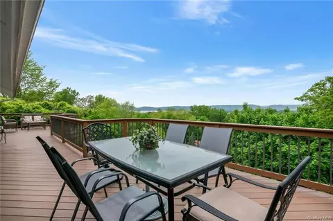 23 Meadowbrook Dr, Ossining, NY 10562