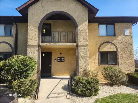 48 Omni Parc Dr, Clarkstown, NY 10954