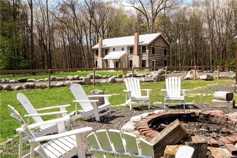 1017 Bruyn Tpke, Shawangunk, NY 12566