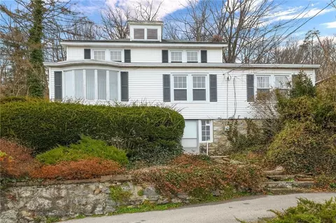 17 Oak Ave, Highland Falls, NY 10928