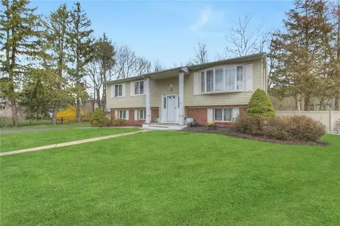 28 Surrey Ct, Orangetown, NY 10965