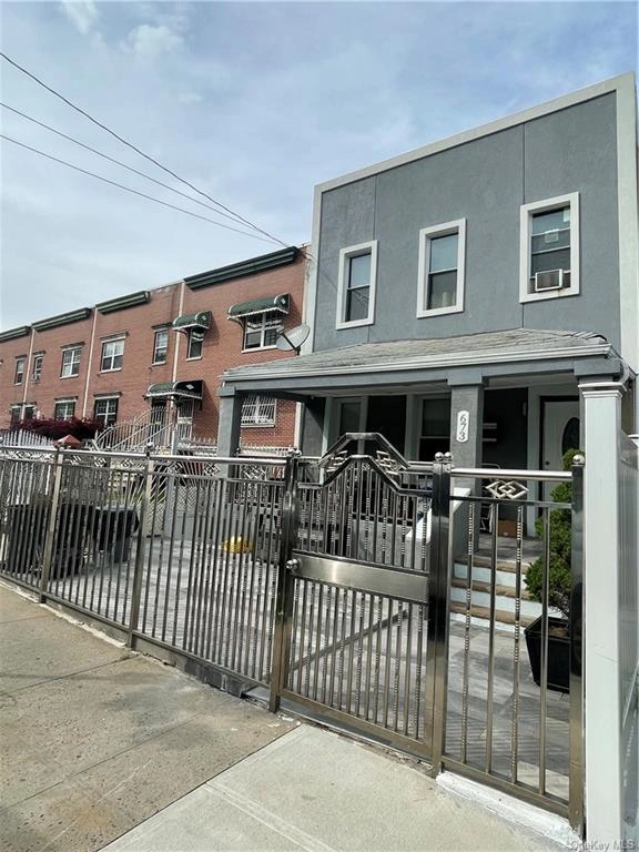 673 OAKLAND PL  