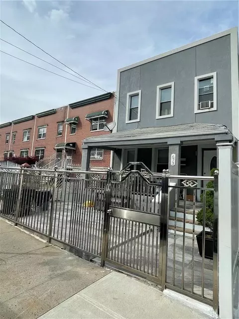 673 Oakland Pl, New York, NY 10457