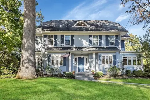 15 Davis Rd, North Hempstead, NY 11050