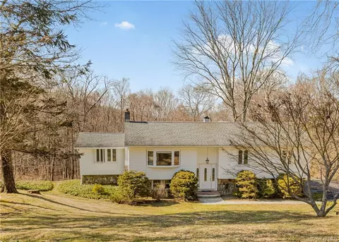 105 Overhill Rd, Stormville, NY 12582