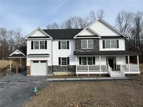 7 Chambers Ct, Montgomery, NY 12549