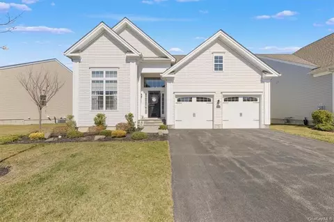 12 Palmerton Dr, Wappinger, NY 12590