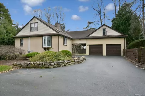 45 Oak Rd, Clarkstown, NY 10956