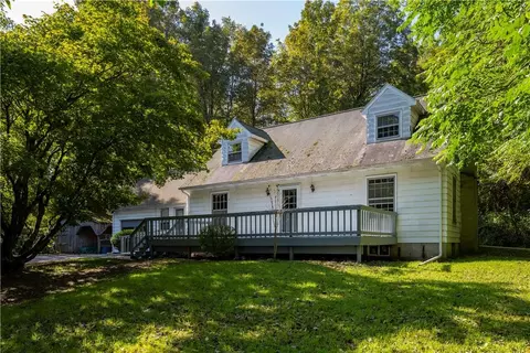 96 Martin Rd, Pleasant Valley, NY 12569