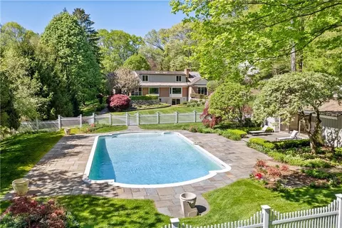 20 Linden Ln, Mount Kisco, NY 10549
