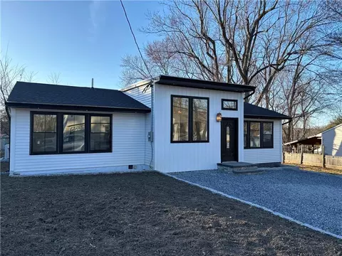 13 E Dogwood Dr, Poughkeepsie, NY 12601