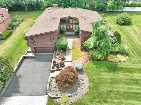 6 Fenway Ct, Clarkstown, NY 10956
