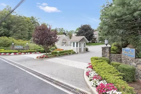 81 Spring Pond Dr, Ossining, NY 10562