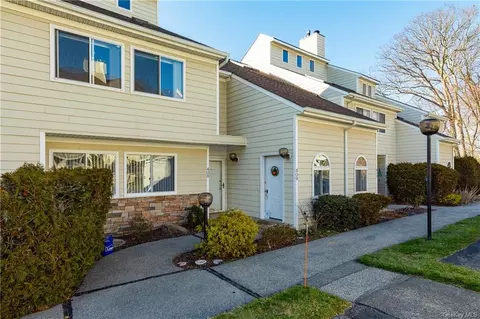 409 Crystal Hill Ln, Poughkeepsie, NY 12603