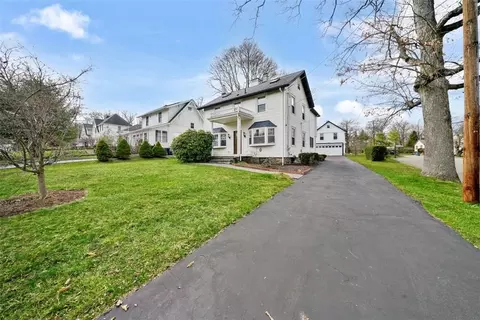 2 Mid Oaks St, Monroe, NY 10950