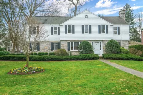 24 Oak Ln, Scarsdale, NY 10583