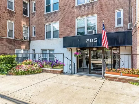 205 E 238th St #6G, New York, NY 10470