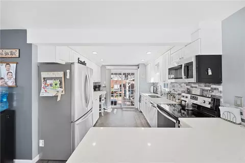 41 Kew Dr, Sound Beach, NY 11789