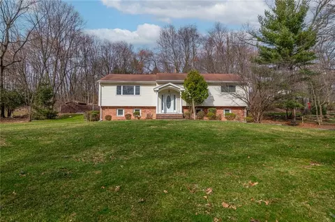 5 Potter Ln, Ramapo, NY 10901
