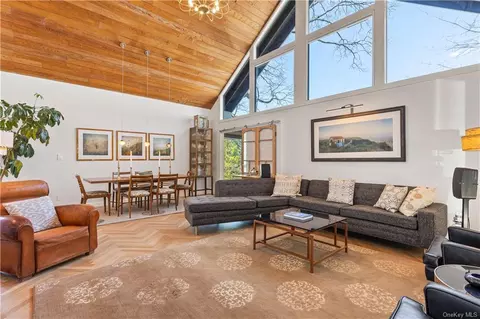 126 Southlawn Ave, Greenburgh, NY 10522