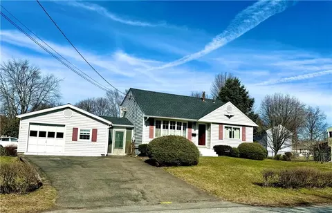 32 Appletree Dr, Saugerties, NY 12477