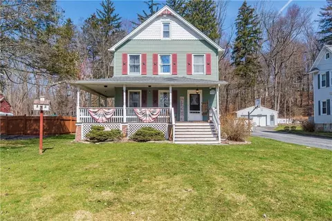 5 Stone Gate Rd, Woodbury, NY 10917