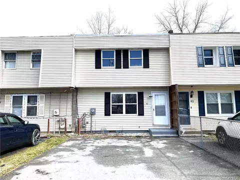 42 Sheffield Dr, Wallkill, NY 10940