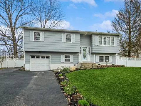 5 E Ricky Ln, Poughkeepsie, NY 12601