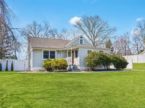 21 Huested Ln, Clarkstown, NY 10994