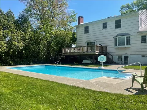 9 Christopher Dr, Clarkstown, NY 10956