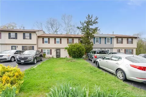 543 Saracino Dr, Maybrook, NY 12543