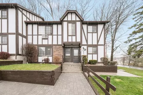 2 Brittany Dr, Middletown, NY 10940