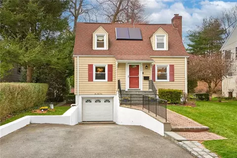 149 Clarence Rd, Scarsdale, NY 10583