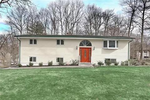 92 E Allison Ave, Clarkstown, NY 10954