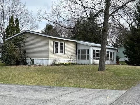 4 Mele Ln, New Paltz, NY 12561