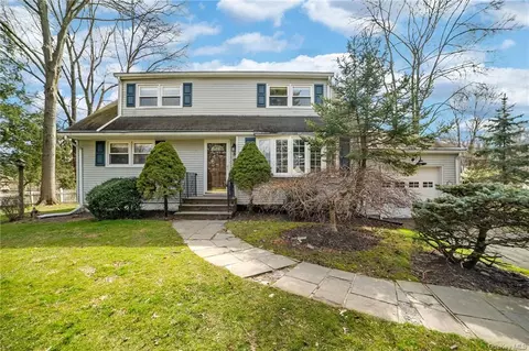 3 Spruce St, Clarkstown, NY 10954