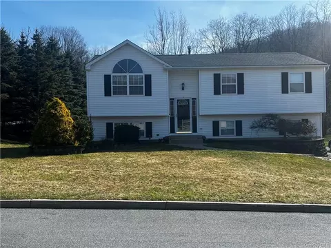 34 Grant Dr, Monroe, NY 10950