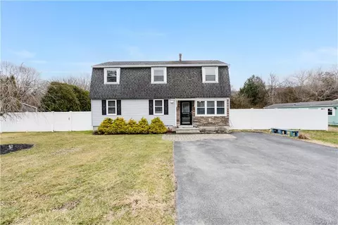 172 Ohalloran Cir, Pleasant Valley, NY 12569