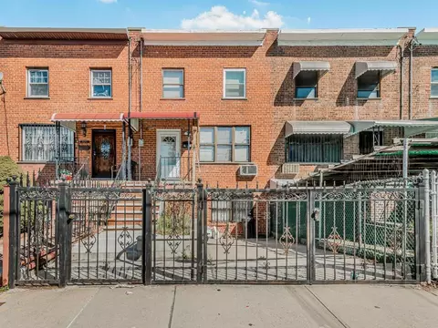 1027 E 213th St, New York, NY 10469