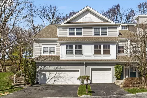 90 Hillcrest Ln, Peekskill, NY 10566