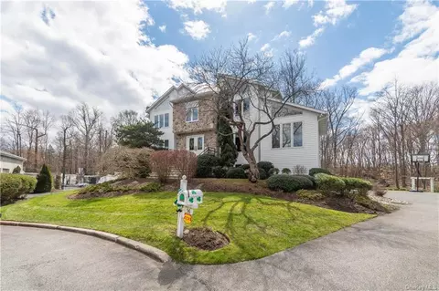 56 Cranford Dr, Clarkstown, NY 10956