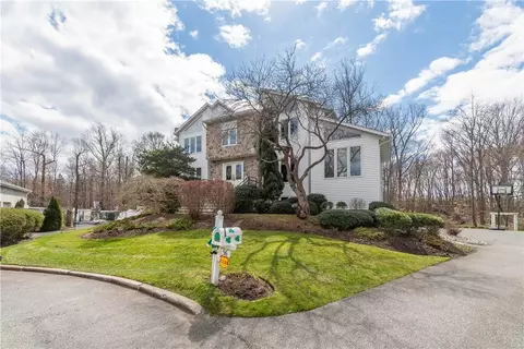 56 Cranford Dr, Clarkstown, NY 10956