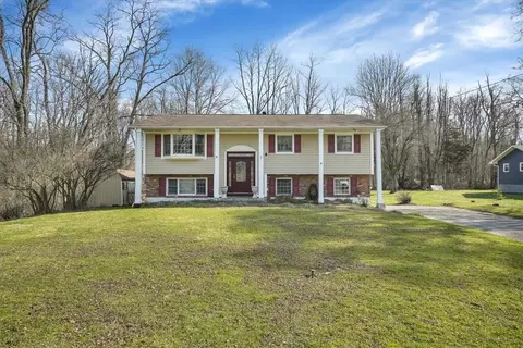 4 Stevens Pl, Chester, NY 10918