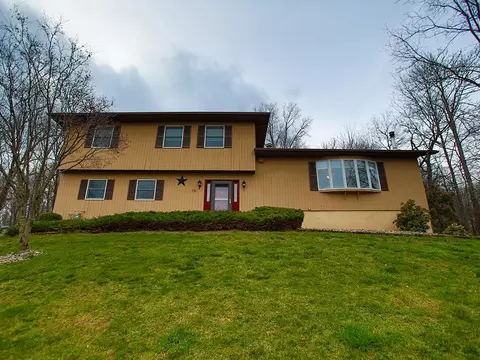 15 Upper Magic Circle Dr, Goshen, NY 10924