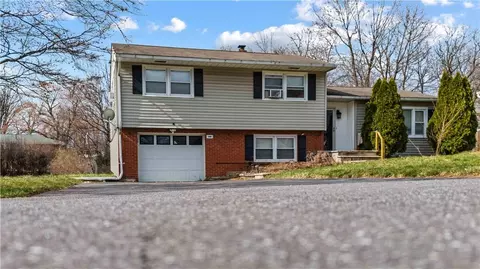 225 Margo St, New Windsor, NY 12553