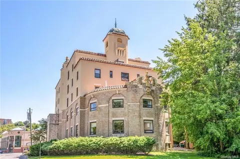 1 Elm St #3G, Eastchester, NY 10707