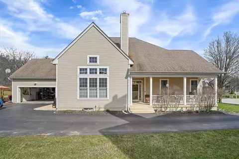 7 Berwick Cir, Highland Mills, NY 10930