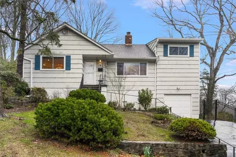 5 Jordan Rd, Greenburgh, NY 10706